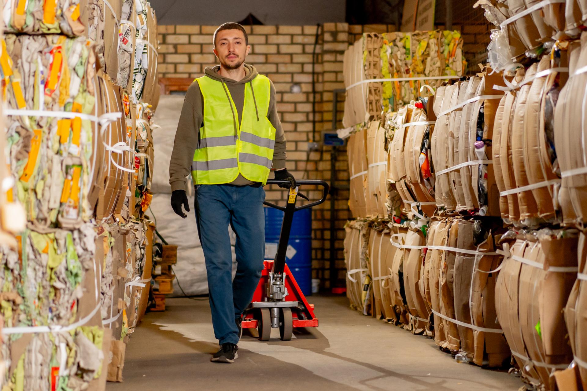 How Global Trash Solutions Helps Manage Metal Waste